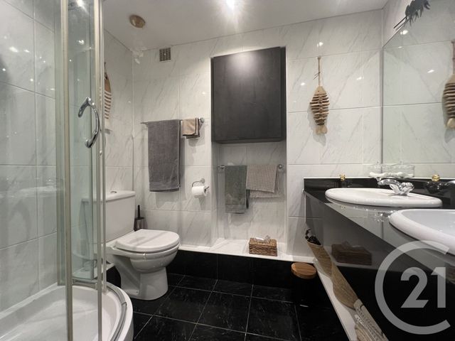 Appartement F3 à vendre - 3 pièces - 74.0 m2 - MARINES DE COGOLIN - 83 - PROVENCE-ALPES-COTE-D-AZUR - Century 21 Thomas Thum Immobilier