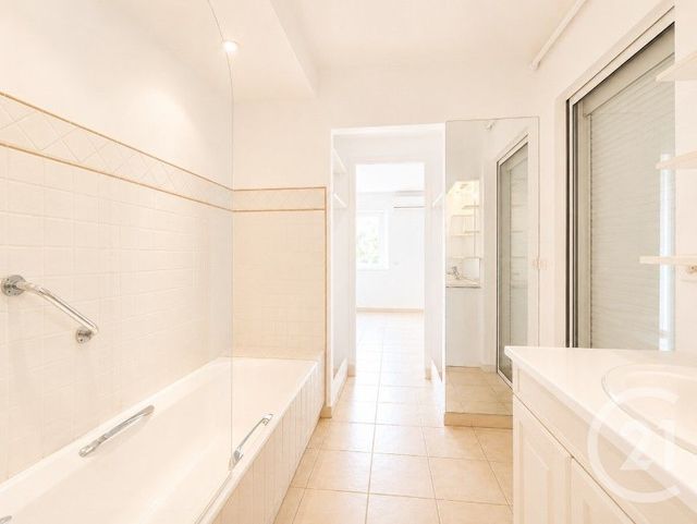 Appartement F3 à vendre - 3 pièces - 93.76 m2 - COGOLIN - 83 - PROVENCE-ALPES-COTE-D-AZUR - Century 21 Thomas Thum Immobilier