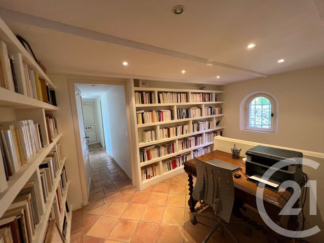 Afficher la photo en grand maison à vendre - 9 pièces - 350.0 m2 - GRIMAUD - 83 - PROVENCE-ALPES-COTE-D-AZUR - Century 21 Thomas Thum Immobilier