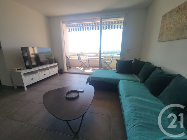 Afficher la photo en grand Appartement T3 à vendre - 3 pièces - 57.6 m2 - STE MAXIME - 83 - PROVENCE-ALPES-COTE-D-AZUR - Century 21 Thomas Thum Immobilier