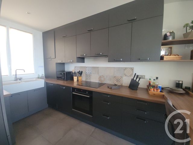 Afficher la photo en grand Appartement T3 à vendre - 3 pièces - 57.6 m2 - STE MAXIME - 83 - PROVENCE-ALPES-COTE-D-AZUR - Century 21 Thomas Thum Immobilier