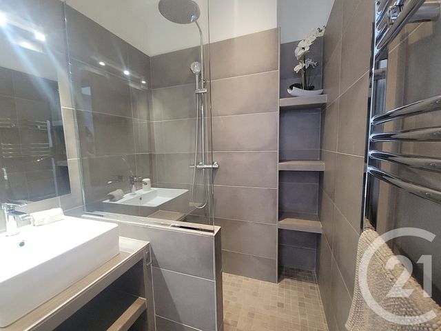 Afficher la photo en grand Appartement T3 à vendre - 3 pièces - 57.6 m2 - STE MAXIME - 83 - PROVENCE-ALPES-COTE-D-AZUR - Century 21 Thomas Thum Immobilier