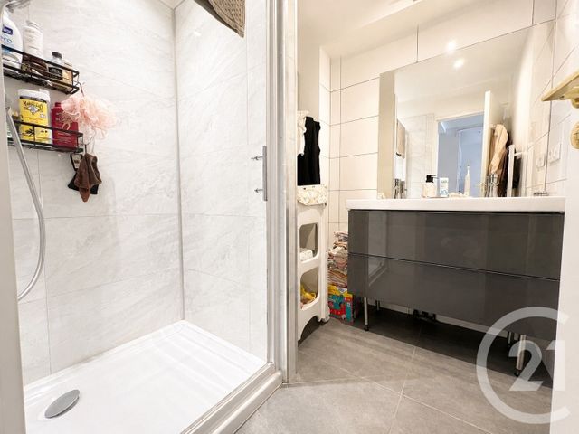 Appartement F4 à vendre - 4 pièces - 77.0 m2 - COGOLIN - 83 - PROVENCE-ALPES-COTE-D-AZUR - Century 21 Thomas Thum Immobilier