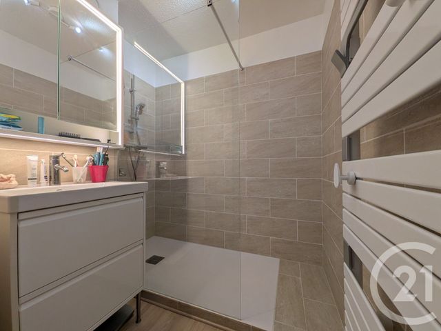 Appartement T3 à vendre - 3 pièces - 70.24 m2 - COGOLIN - 83 - PROVENCE-ALPES-COTE-D-AZUR - Century 21 Thomas Thum Immobilier