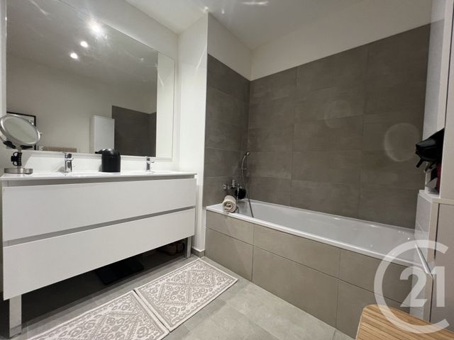 Appartement F3 à vendre - 3 pièces - 65.0 m2 - COGOLIN - 83 - PROVENCE-ALPES-COTE-D-AZUR - Century 21 Thomas Thum Immobilier