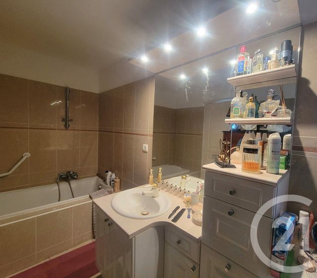 Appartement T4 à vendre - 4 pièces - 116.02 m2 - STE MAXIME - 83 - PROVENCE-ALPES-COTE-D-AZUR - Century 21 Thomas Thum Immobilier