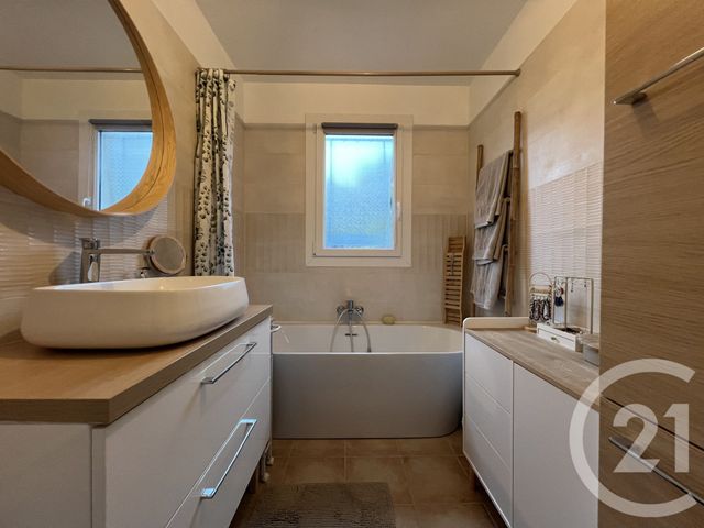 Appartement F4 à vendre - 4 pièces - 82.0 m2 - GRIMAUD - 83 - PROVENCE-ALPES-COTE-D-AZUR - Century 21 Thomas Thum Immobilier