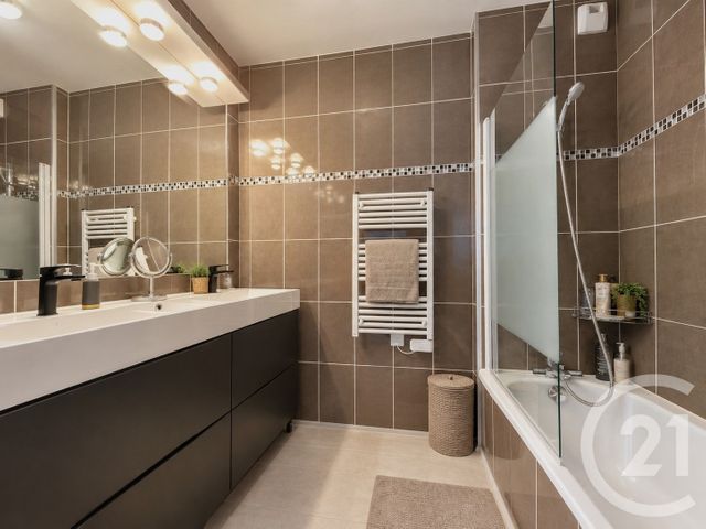 Appartement T3 à vendre - 3 pièces - 64.2 m2 - LA CROIX VALMER - 83 - PROVENCE-ALPES-COTE-D-AZUR - Century 21 Thomas Thum Immobilier