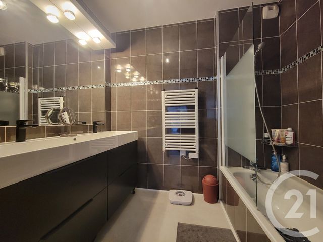 Appartement T3 à vendre - 3 pièces - 64.2 m2 - LA CROIX VALMER - 83 - PROVENCE-ALPES-COTE-D-AZUR - Century 21 Thomas Thum Immobilier