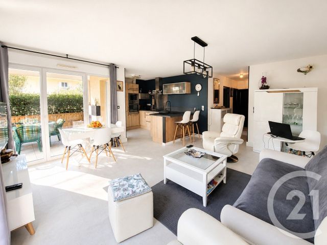 Appartement T3 à vendre - 3 pièces - 64.2 m2 - LA CROIX VALMER - 83 - PROVENCE-ALPES-COTE-D-AZUR - Century 21 Thomas Thum Immobilier