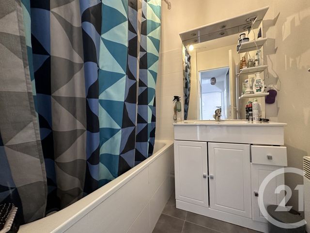 Appartement T2 à vendre - 2 pièces - 48.71 m2 - COGOLIN - 83 - PROVENCE-ALPES-COTE-D-AZUR - Century 21 Thomas Thum Immobilier