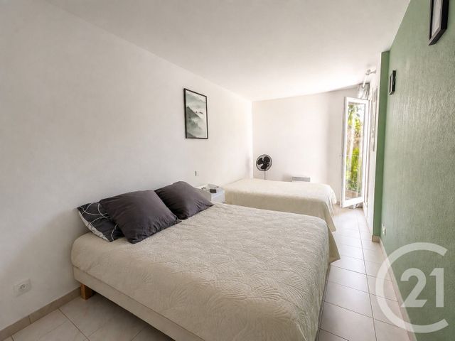 Appartement T2 à vendre - 2 pièces - 46.08 m2 - GRIMAUD - 83 - PROVENCE-ALPES-COTE-D-AZUR - Century 21 Thomas Thum Immobilier