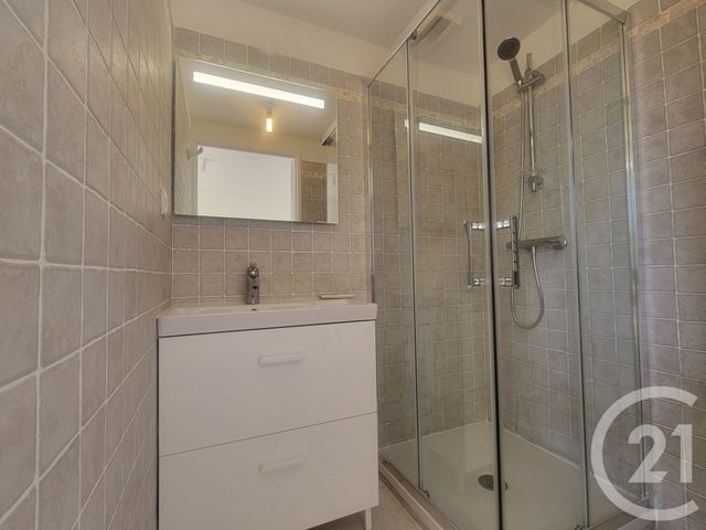Appartement T3 à vendre - 3 pièces - 73.08 m2 - GRIMAUD - 83 - PROVENCE-ALPES-COTE-D-AZUR - Century 21 Thomas Thum Immobilier