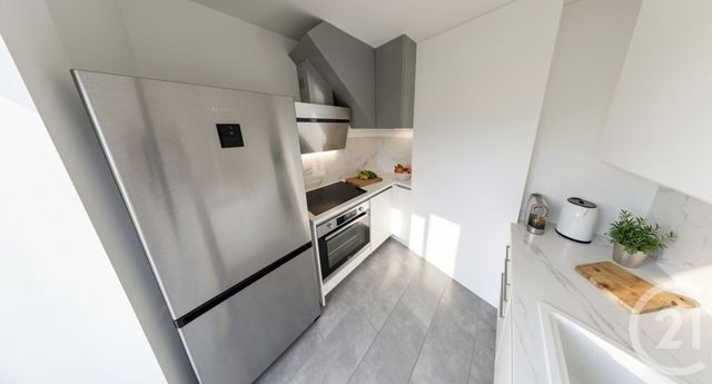 Appartement T3 à vendre - 3 pièces - 73.08 m2 - GRIMAUD - 83 - PROVENCE-ALPES-COTE-D-AZUR - Century 21 Thomas Thum Immobilier