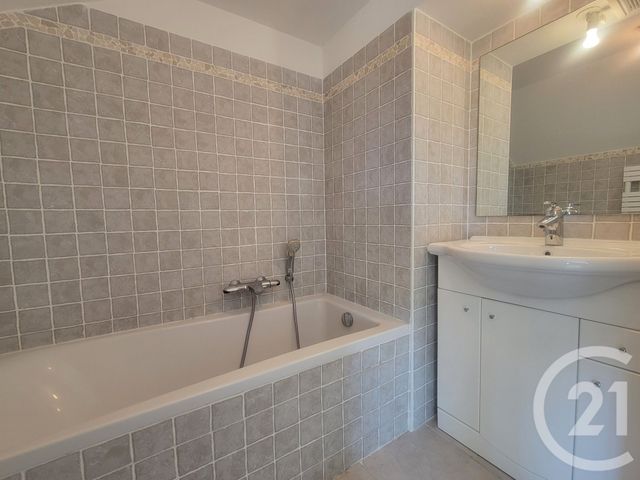 Appartement T3 à vendre - 3 pièces - 73.08 m2 - GRIMAUD - 83 - PROVENCE-ALPES-COTE-D-AZUR - Century 21 Thomas Thum Immobilier