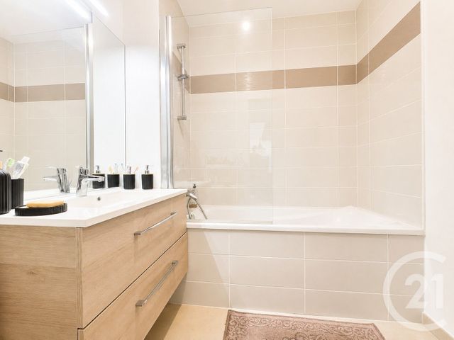 Appartement F3 à vendre - 3 pièces - 63.52 m2 - COGOLIN - 83 - PROVENCE-ALPES-COTE-D-AZUR - Century 21 Thomas Thum Immobilier
