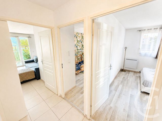 Appartement T3 à vendre - 3 pièces - 60.0 m2 - COGOLIN - 83 - PROVENCE-ALPES-COTE-D-AZUR - Century 21 Thomas Thum Immobilier