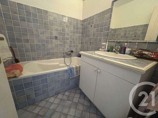 Appartement T2 à vendre - 2 pièces - 45.4 m2 - COGOLIN - 83 - PROVENCE-ALPES-COTE-D-AZUR - Century 21 Thomas Thum Immobilier