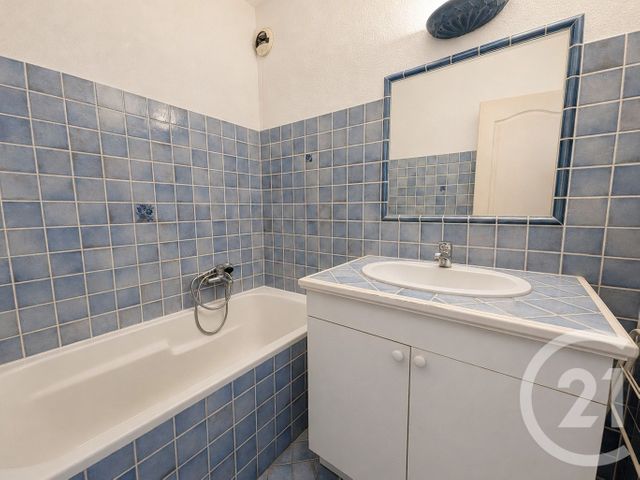 Appartement T2 à vendre - 2 pièces - 45.4 m2 - COGOLIN - 83 - PROVENCE-ALPES-COTE-D-AZUR - Century 21 Thomas Thum Immobilier