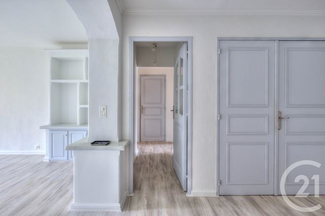 Appartement T4 à vendre - 4 pièces - 71.27 m2 - COGOLIN - 83 - PROVENCE-ALPES-COTE-D-AZUR - Century 21 Thomas Thum Immobilier