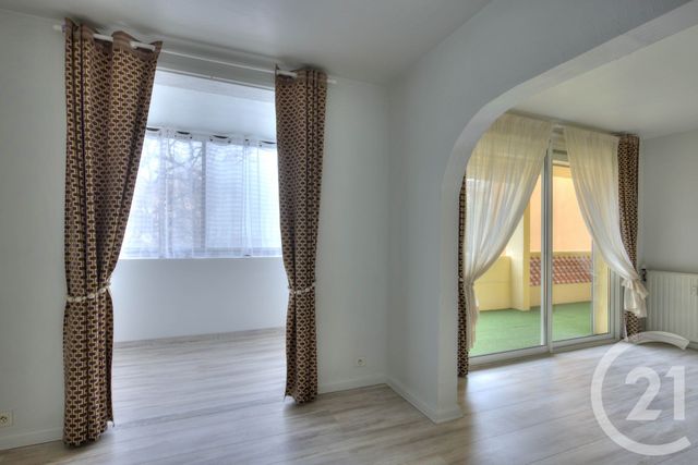 Appartement T4 à vendre - 4 pièces - 71.27 m2 - COGOLIN - 83 - PROVENCE-ALPES-COTE-D-AZUR - Century 21 Thomas Thum Immobilier