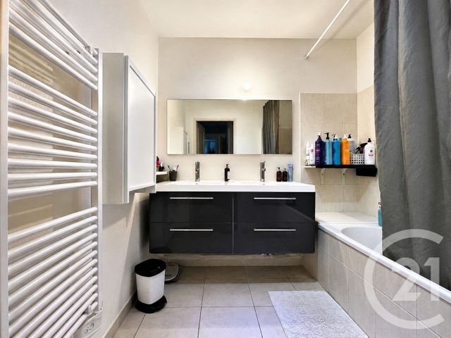 Appartement F3 à vendre - 3 pièces - 60.55 m2 - COGOLIN - 83 - PROVENCE-ALPES-COTE-D-AZUR - Century 21 Thomas Thum Immobilier