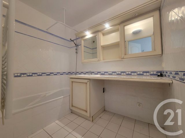 Appartement T3 à vendre - 3 pièces - 52.16 m2 - LA MOLE - 83 - PROVENCE-ALPES-COTE-D-AZUR - Century 21 Thomas Thum Immobilier