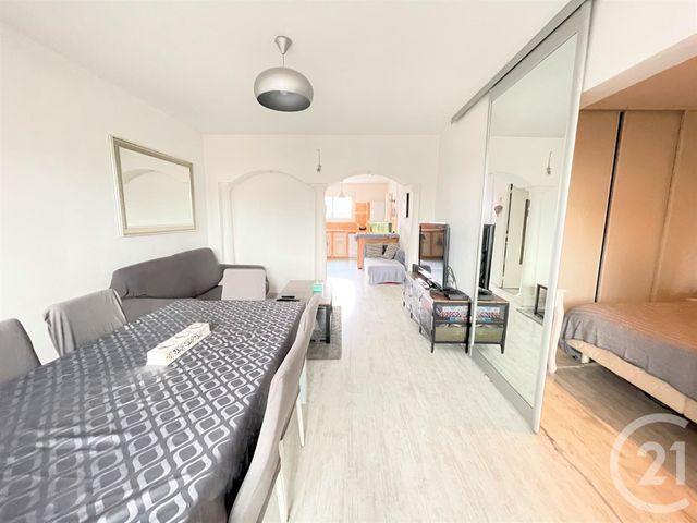 Appartement F3 à vendre - 4 pièces - 72.42 m2 - COGOLIN - 83 - PROVENCE-ALPES-COTE-D-AZUR - Century 21 Thomas Thum Immobilier Appartement F3 à vendre - 4 pièces - 72.42 m2 - COGOLIN - 83 - PROVENCE-ALPES-COTE-D-AZUR - Century 21 Thomas Thum Immobilier