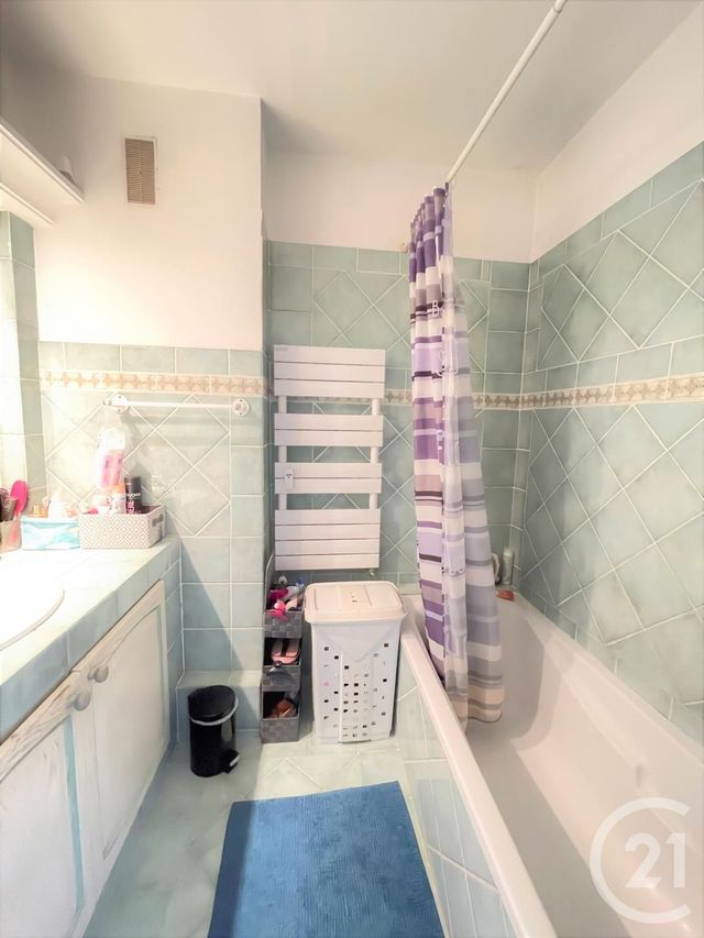 Appartement F3 à vendre - 4 pièces - 72.42 m2 - COGOLIN - 83 - PROVENCE-ALPES-COTE-D-AZUR - Century 21 Thomas Thum Immobilier Appartement F3 à vendre - 4 pièces - 72.42 m2 - COGOLIN - 83 - PROVENCE-ALPES-COTE-D-AZUR - Century 21 Thomas Thum Immobilier