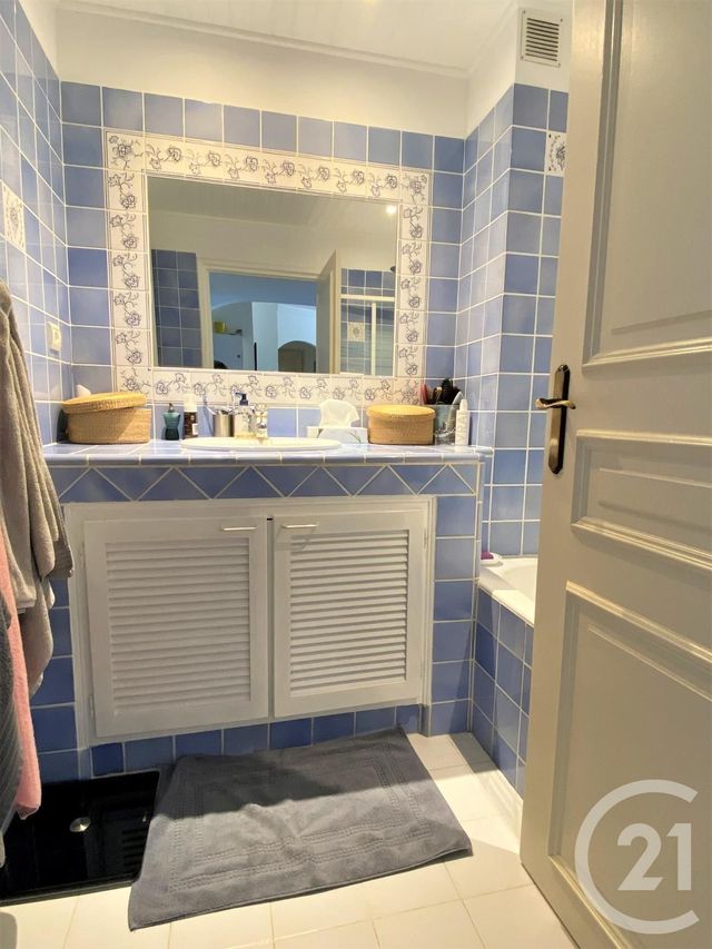 Appartement F3 à vendre - 3 pièces - 76.38 m2 - COGOLIN - 83 - PROVENCE-ALPES-COTE-D-AZUR - Century 21 Thomas Thum Immobilier Appartement F3 à vendre - 3 pièces - 76.38 m2 - COGOLIN - 83 - PROVENCE-ALPES-COTE-D-AZUR - Century 21 Thomas Thum Immobilier