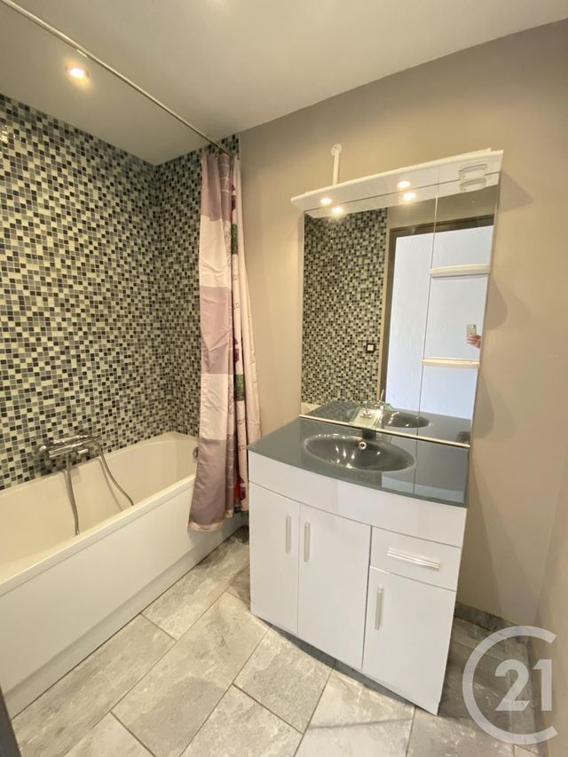 Afficher la photo en grand Appartement F2 à vendre - 3 pièces - 36.44 m2 - COGOLIN - 83 - PROVENCE-ALPES-COTE-D-AZUR - Century 21 Thomas Thum Immobilier
