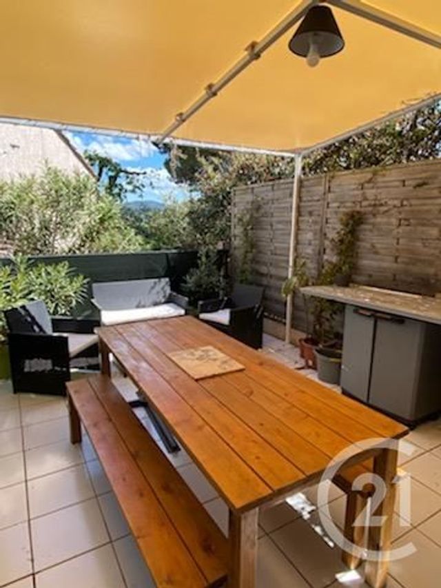 maison à vendre - 2 pièces - 30.13 m2 - COGOLIN - 83 - PROVENCE-ALPES-COTE-D-AZUR - Century 21 Thomas Thum Immobilier maison à vendre - 2 pièces - 30.13 m2 - COGOLIN - 83 - PROVENCE-ALPES-COTE-D-AZUR - Century 21 Thomas Thum Immobilier