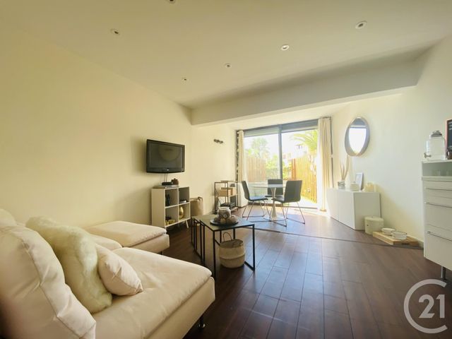Appartement T2 à vendre - 2 pièces - 37.2 m2 - GASSIN - 83 - PROVENCE-ALPES-COTE-D-AZUR - Century 21 Thomas Thum Immobilier Appartement T2 à vendre - 2 pièces - 37.2 m2 - GASSIN - 83 - PROVENCE-ALPES-COTE-D-AZUR - Century 21 Thomas Thum Immobilier