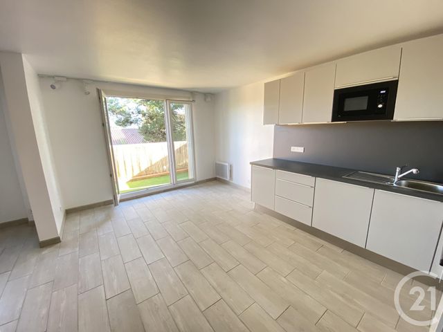 Afficher la photo en grand Appartement T4 à vendre - 4 pièces - 79.0 m2 - COGOLIN - 83 - PROVENCE-ALPES-COTE-D-AZUR - Century 21 Thomas Thum Immobilier