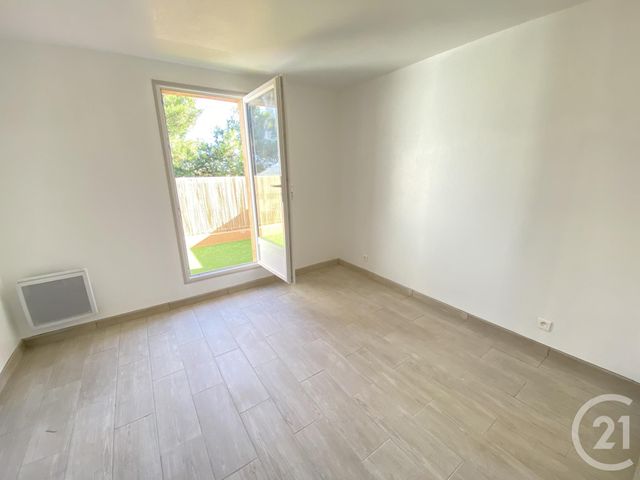 Afficher la photo en grand Appartement T4 à vendre - 4 pièces - 79.0 m2 - COGOLIN - 83 - PROVENCE-ALPES-COTE-D-AZUR - Century 21 Thomas Thum Immobilier