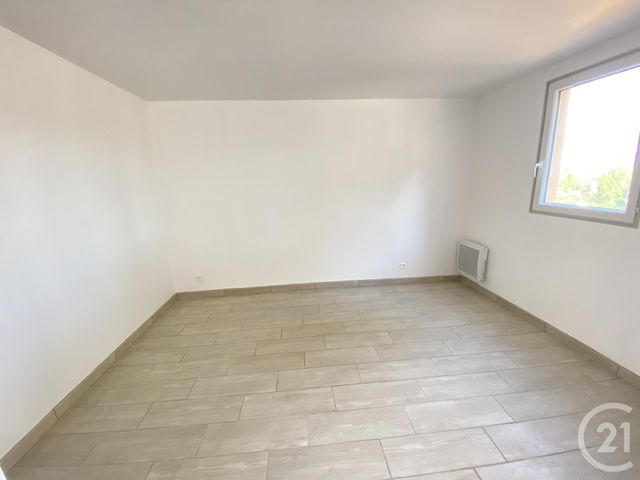 Afficher la photo en grand Appartement T4 à vendre - 4 pièces - 79.0 m2 - COGOLIN - 83 - PROVENCE-ALPES-COTE-D-AZUR - Century 21 Thomas Thum Immobilier