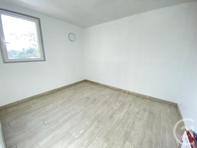 Afficher la photo en grand Appartement T4 à vendre - 4 pièces - 79.0 m2 - COGOLIN - 83 - PROVENCE-ALPES-COTE-D-AZUR - Century 21 Thomas Thum Immobilier
