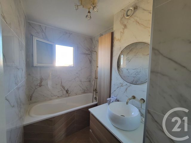 Appartement T4 à vendre - 4 pièces - 97.81 m2 - COGOLIN - 83 - PROVENCE-ALPES-COTE-D-AZUR - Century 21 Thomas Thum Immobilier