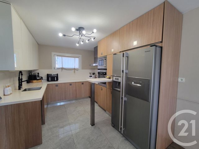 Appartement T4 à vendre - 4 pièces - 97.81 m2 - COGOLIN - 83 - PROVENCE-ALPES-COTE-D-AZUR - Century 21 Thomas Thum Immobilier