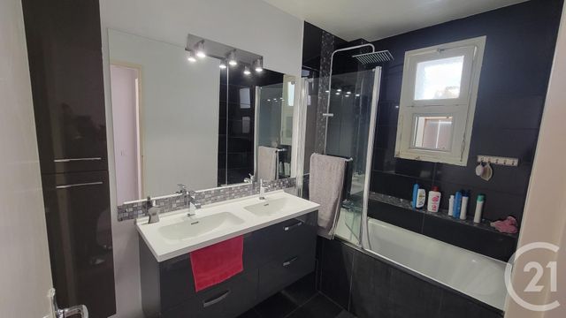 Appartement T4 à vendre - 4 pièces - 85.0 m2 - COGOLIN - 83 - PROVENCE-ALPES-COTE-D-AZUR - Century 21 Thomas Thum Immobilier