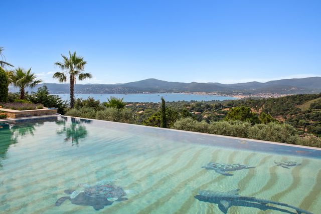 maison à vendre - 15 pièces - 580.0 m2 - GRIMAUD - 83 - PROVENCE-ALPES-COTE-D-AZUR - Century 21 Thomas Thum Immobilier